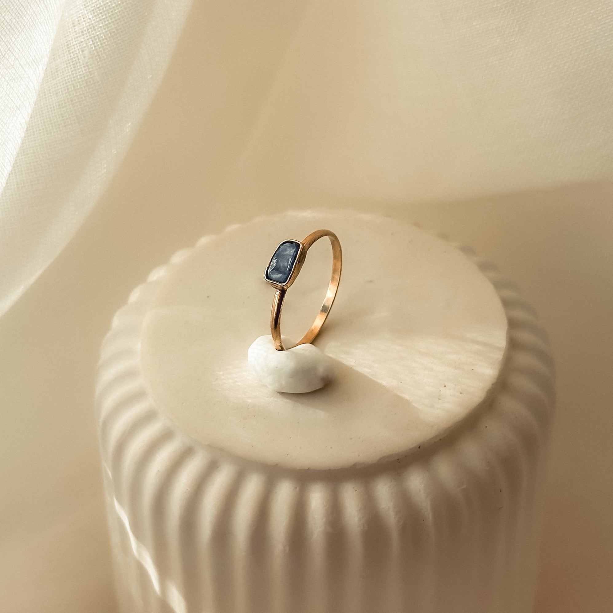 Handgefertigter Ring mit Kyanit – 14k Gold Filled oder 935 Argentium Silber