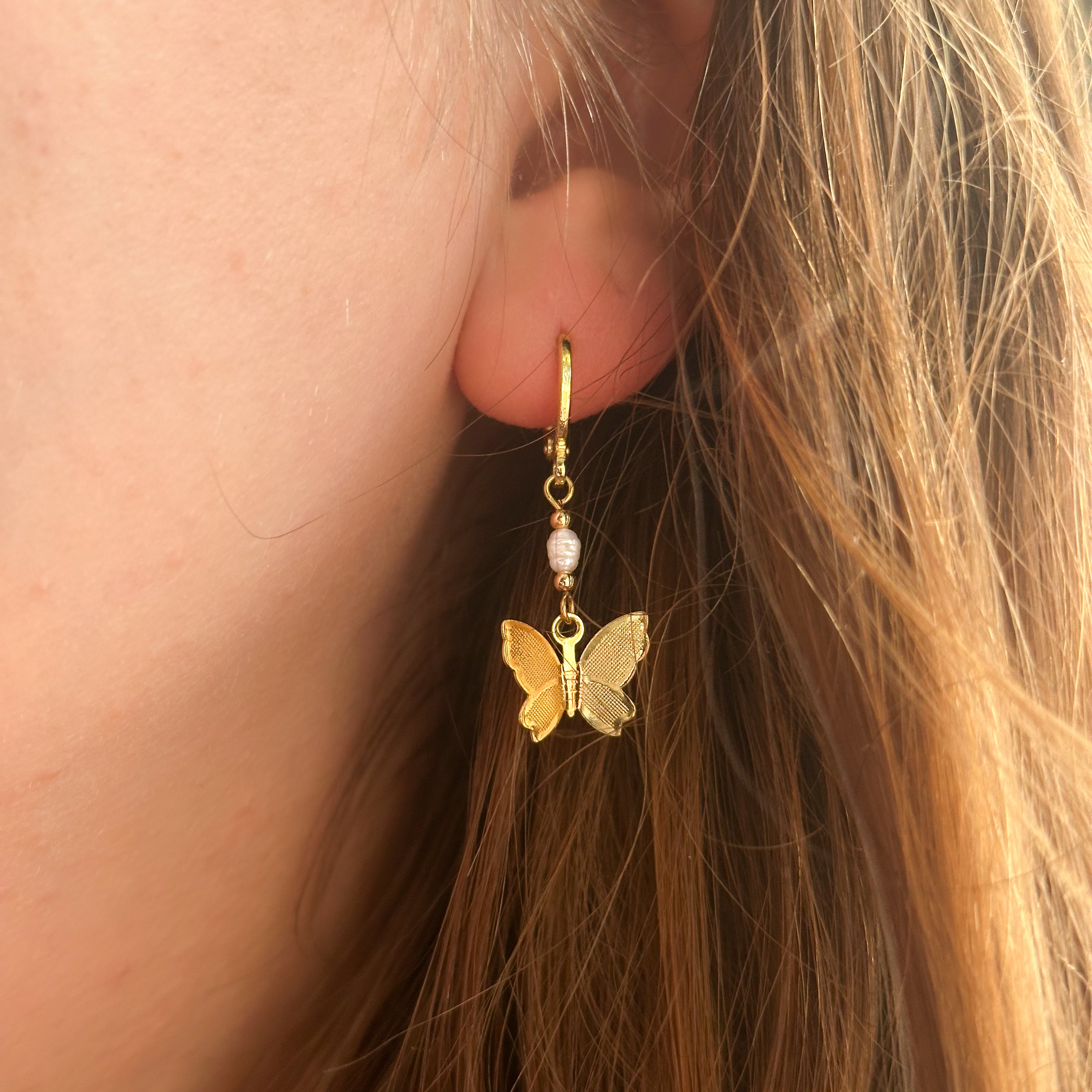 Vergoldete Schmetterling Ohrringe mit Süßwasserperle