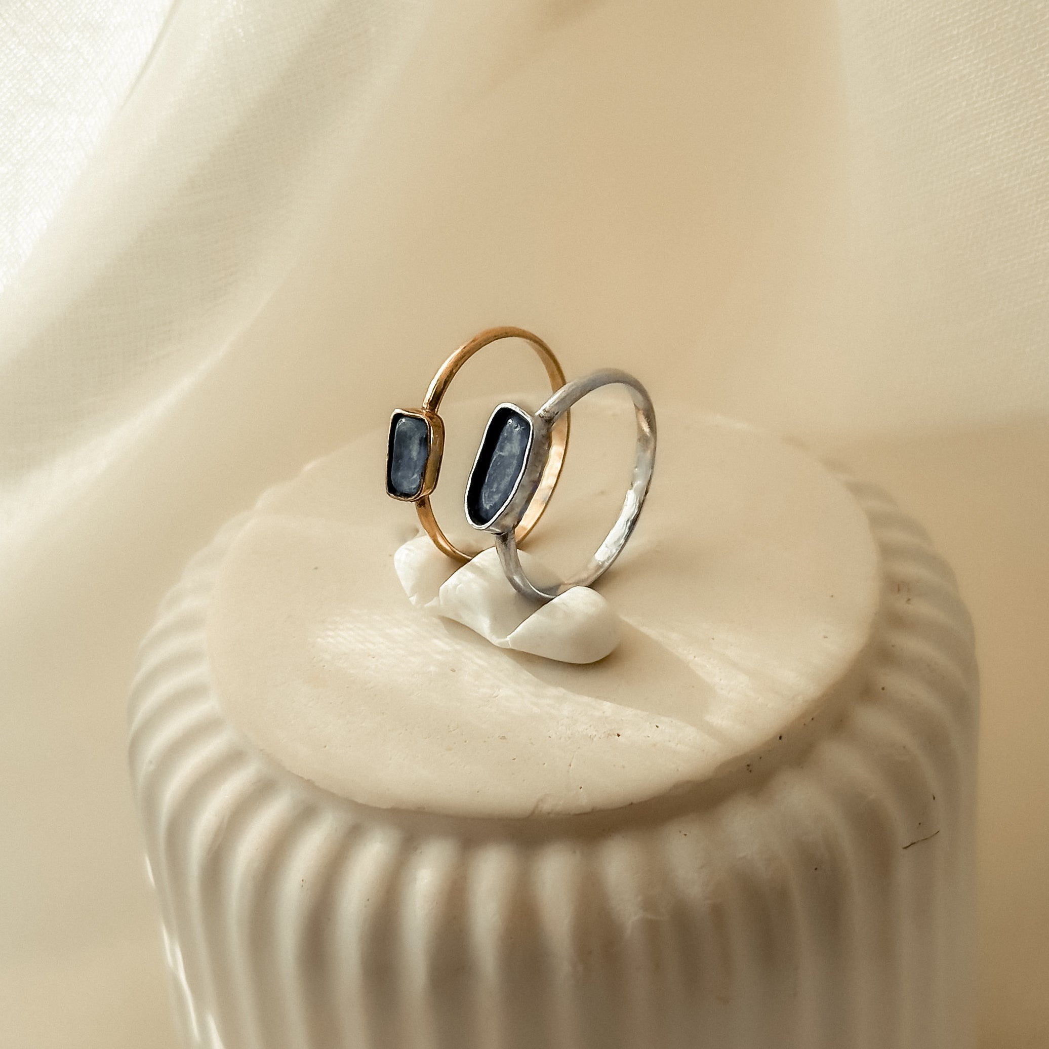 Handgefertigter Ring mit Kyanit – 14k Gold Filled oder 935 Argentium Silber