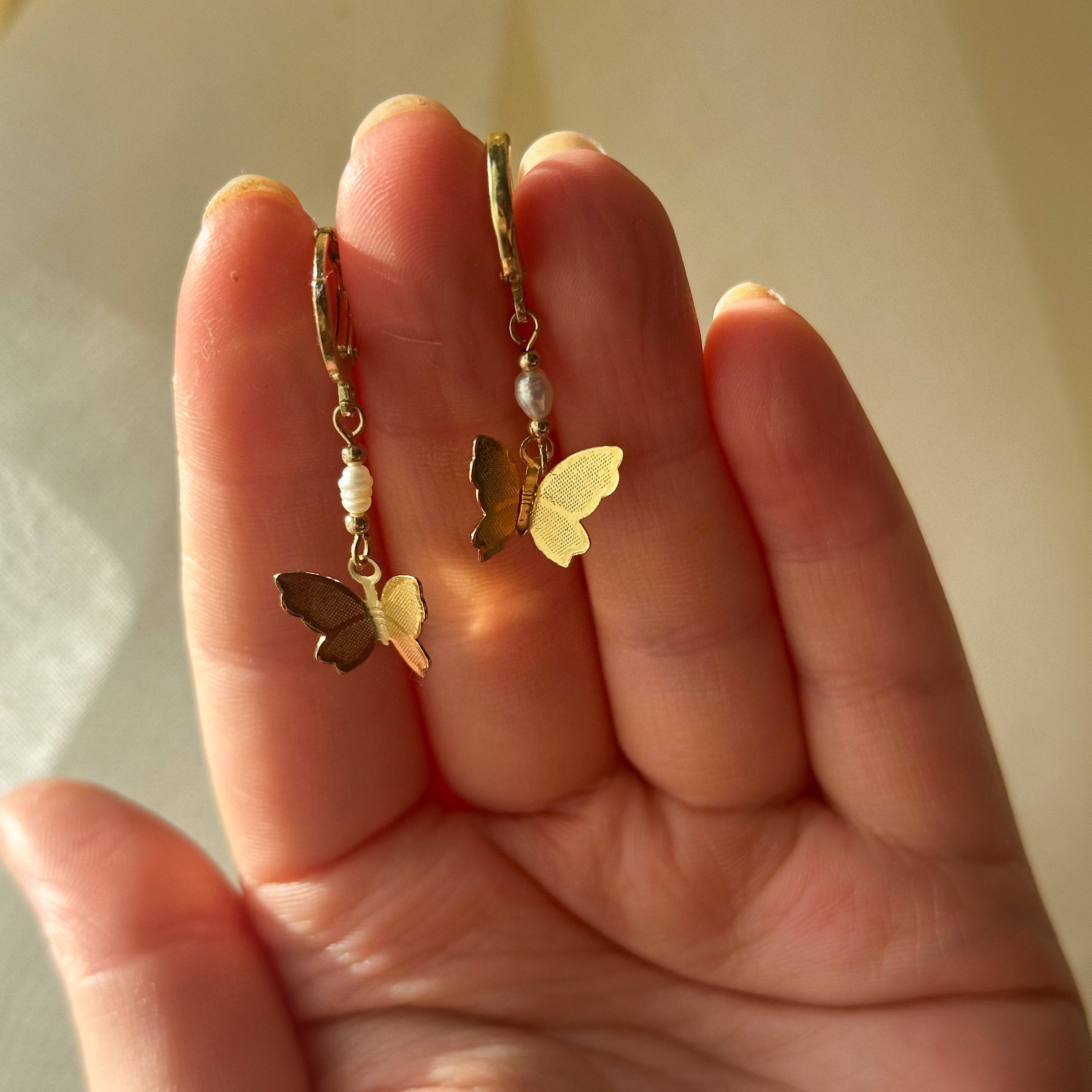 Vergoldete Schmetterling Ohrringe mit Süßwasserperle
