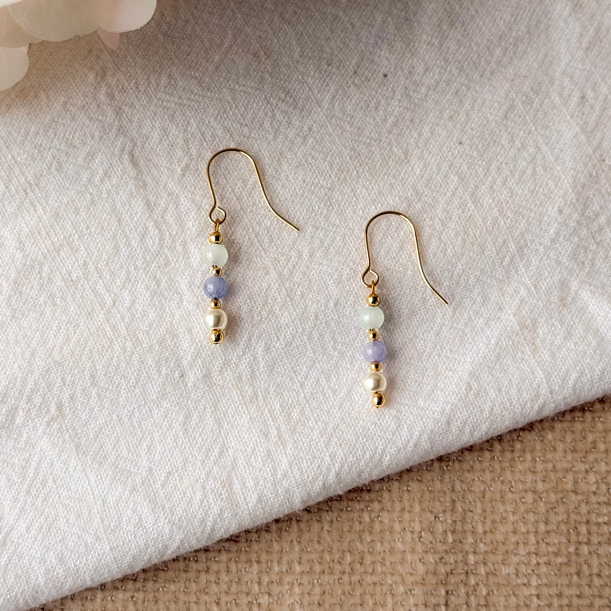 Nola Ohrringe – Pastellperlen & Gold