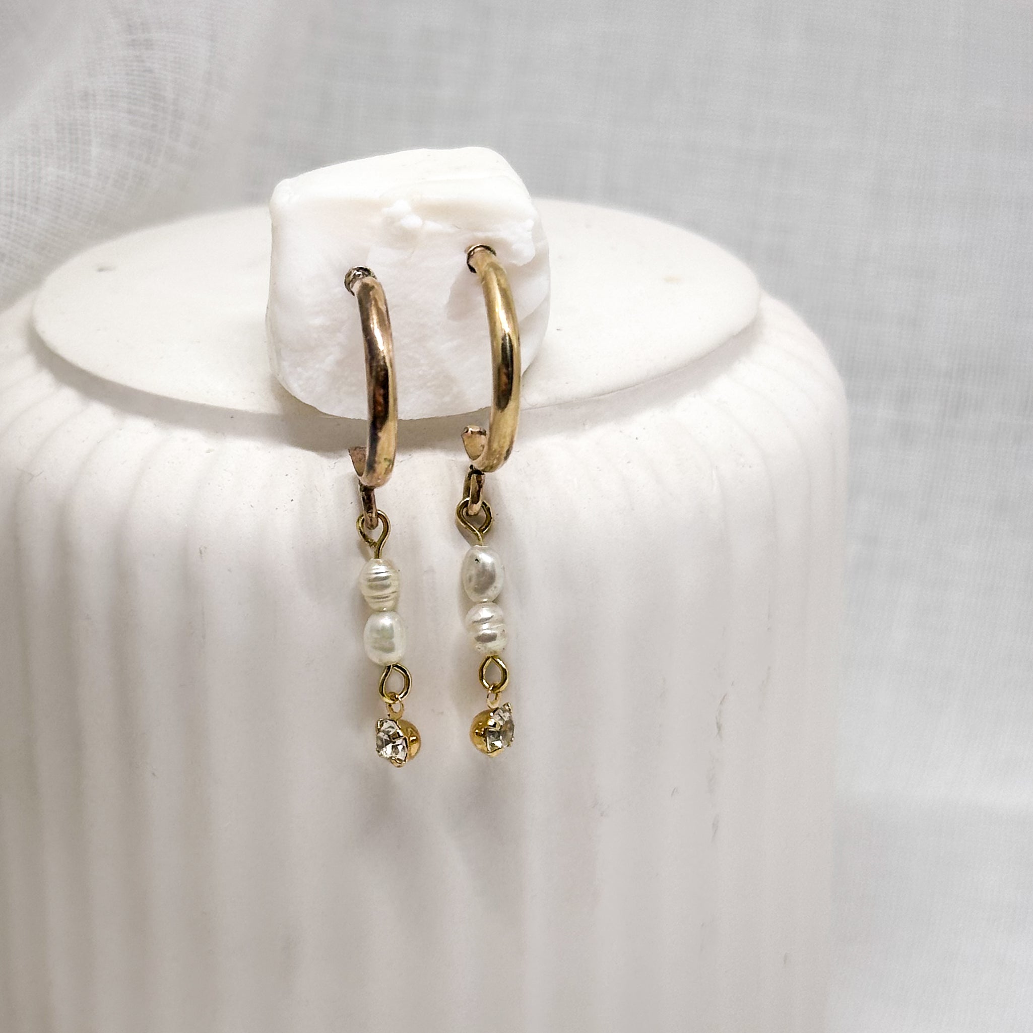 14k Gold Filled Creolen mit Süßwasserperlen & Zirkonia Anhänger