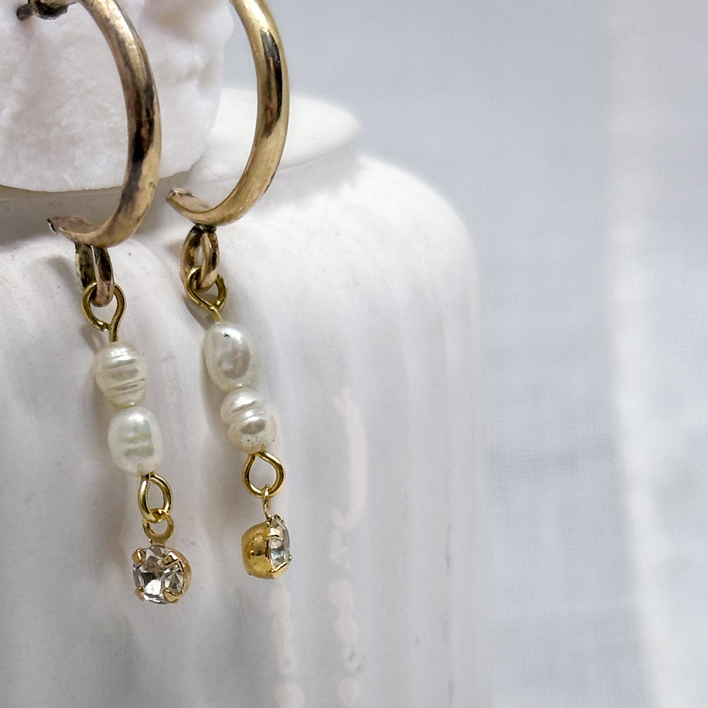 14k Gold Filled Creolen mit Süßwasserperlen & Zirkonia Anhänger