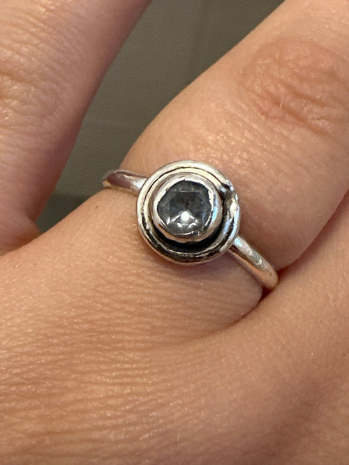935 Argentium Silber Ring mit rundem Zirkonia