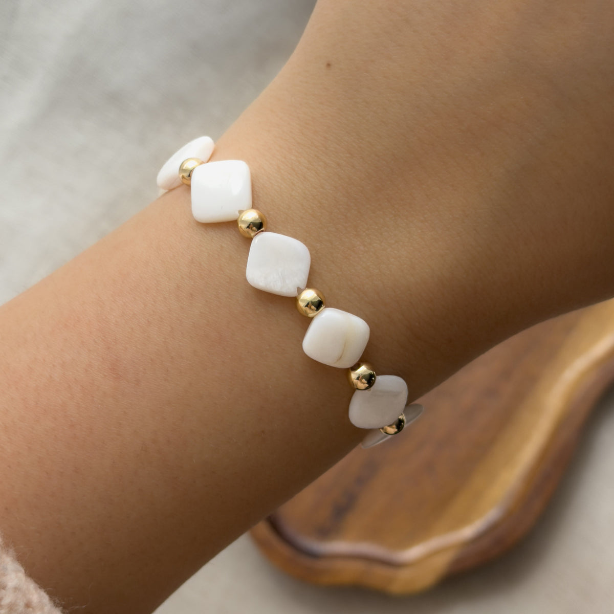 Marella Armband mit Muschelperlen