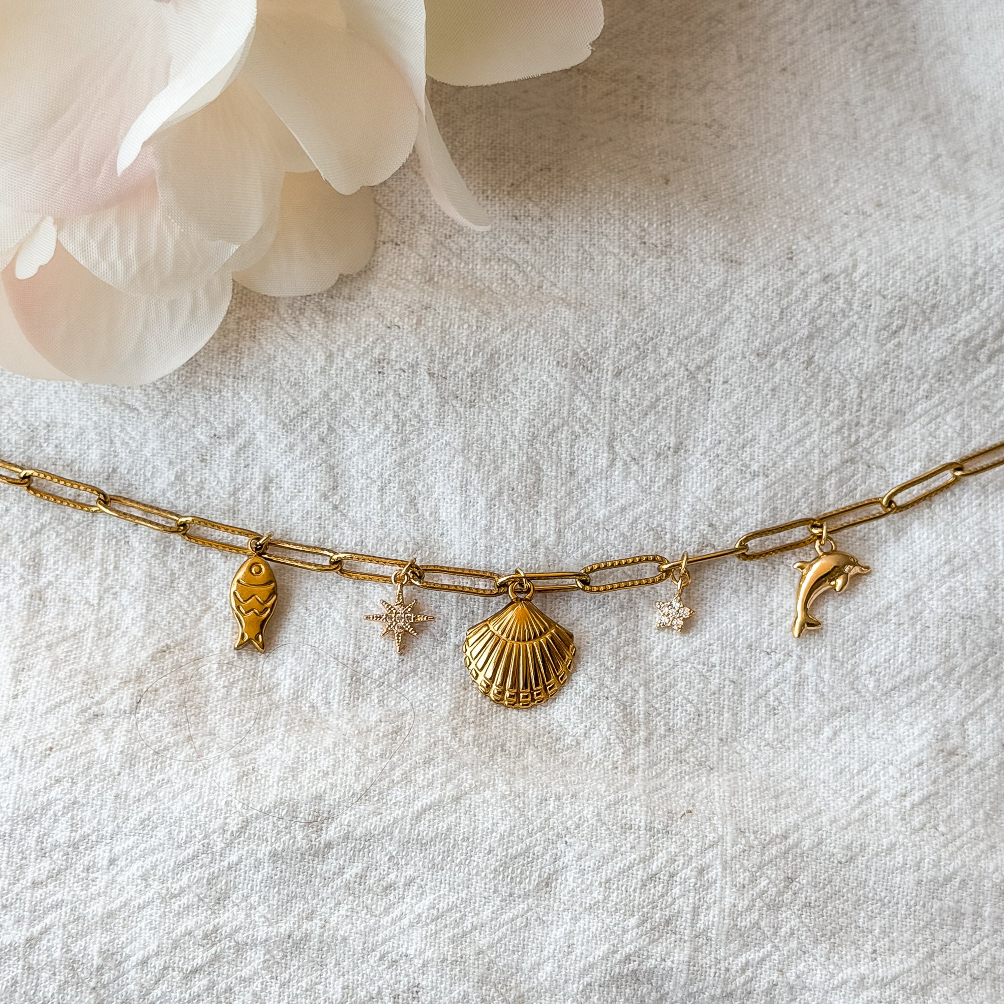 Vergoldete Marina Charm-Kette mit Muschel, Delfin, Fisch und Sternen
