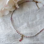 Rosalie Perlenkette mit Shell Pearls, pinken Miyuki-Perlen und Herzanhänger