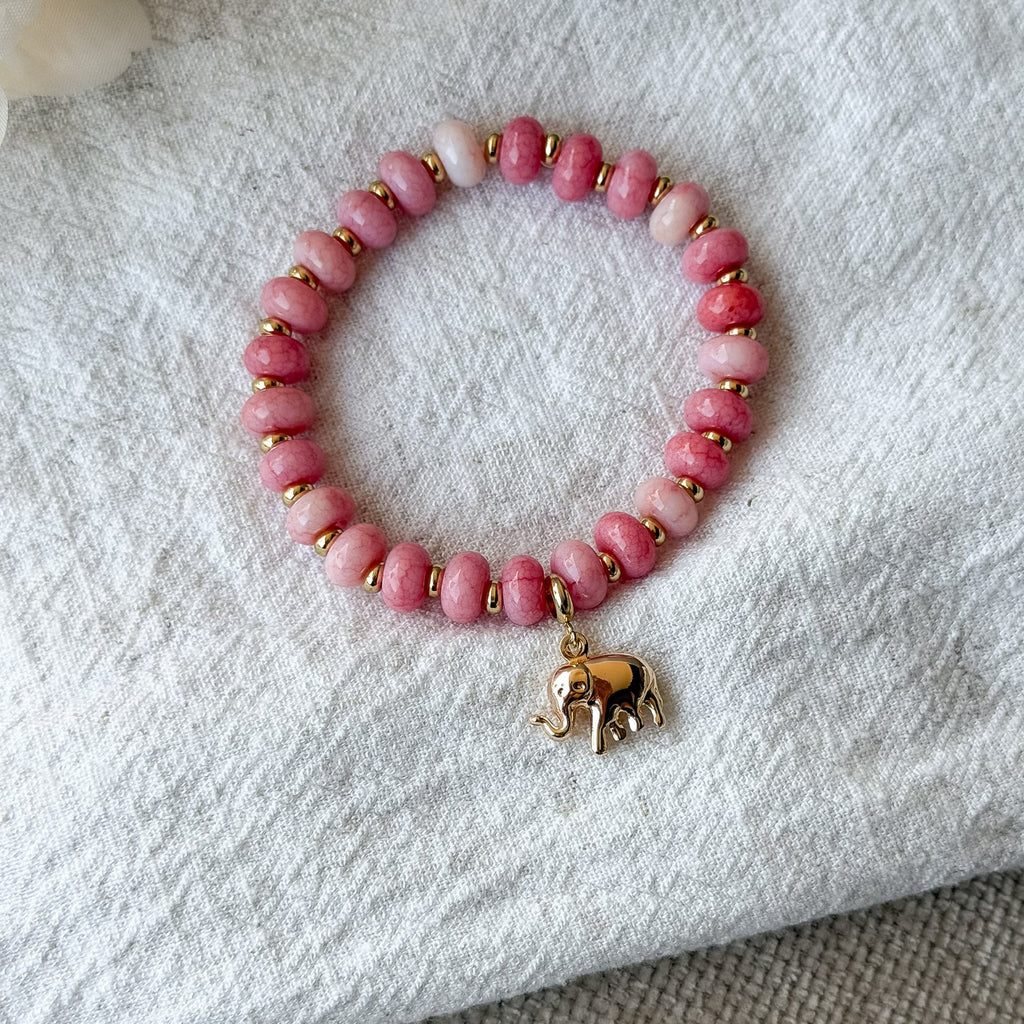 Handgefertigtes Rhodonit-Armband Malia mit goldenem Elefanten-Anhänger