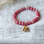 Malia Rhodonit-Armband in Rosa mit goldenen Zwischenperlen und Elefanten-Anhänger