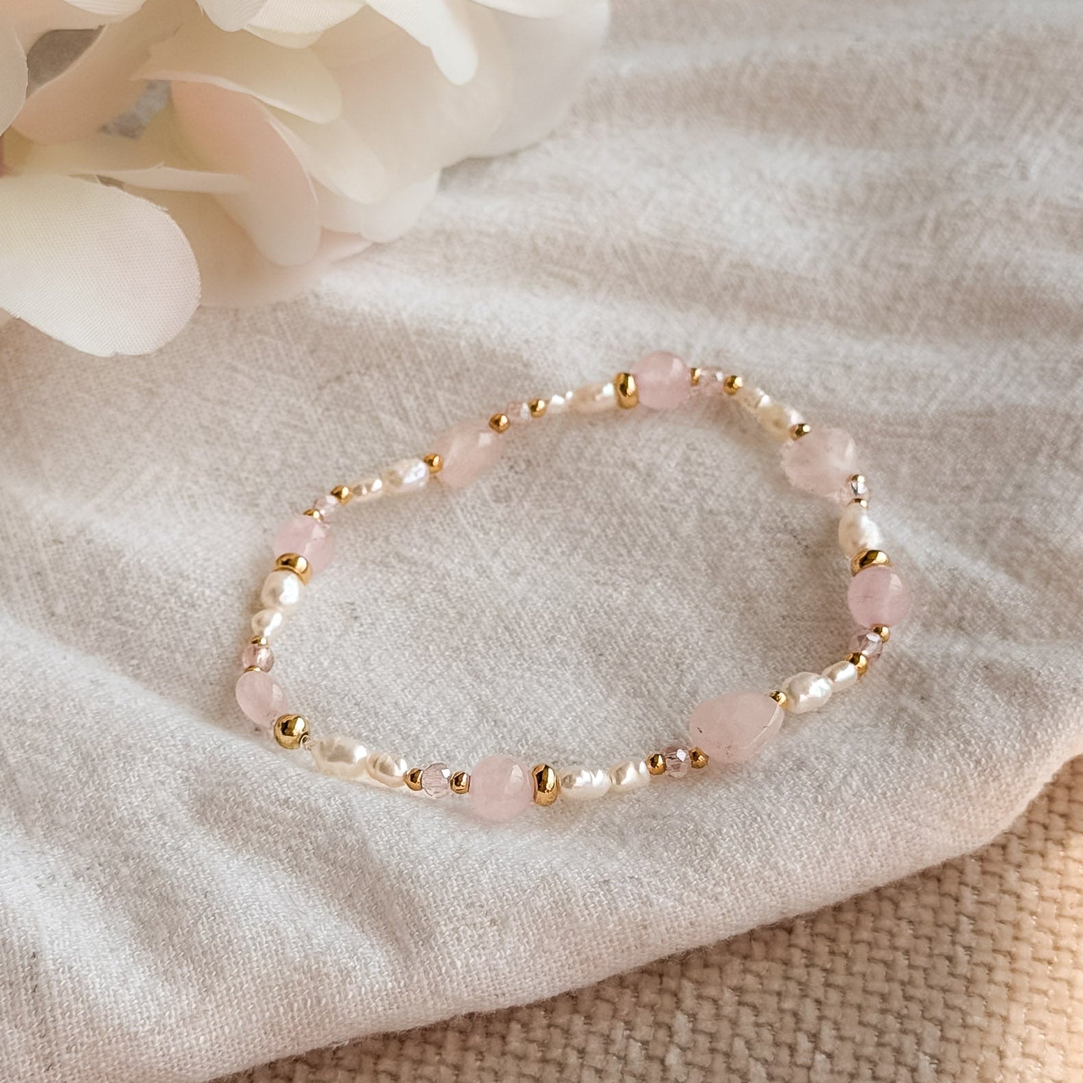 Emilia Rosenquarz & Süßwasserperlenarmband