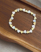 Herz Armband Gold Weiß | Muschelperlen Armband | Elastisches Perlenarmband | Vergoldeter Schmuck | Damenarmband